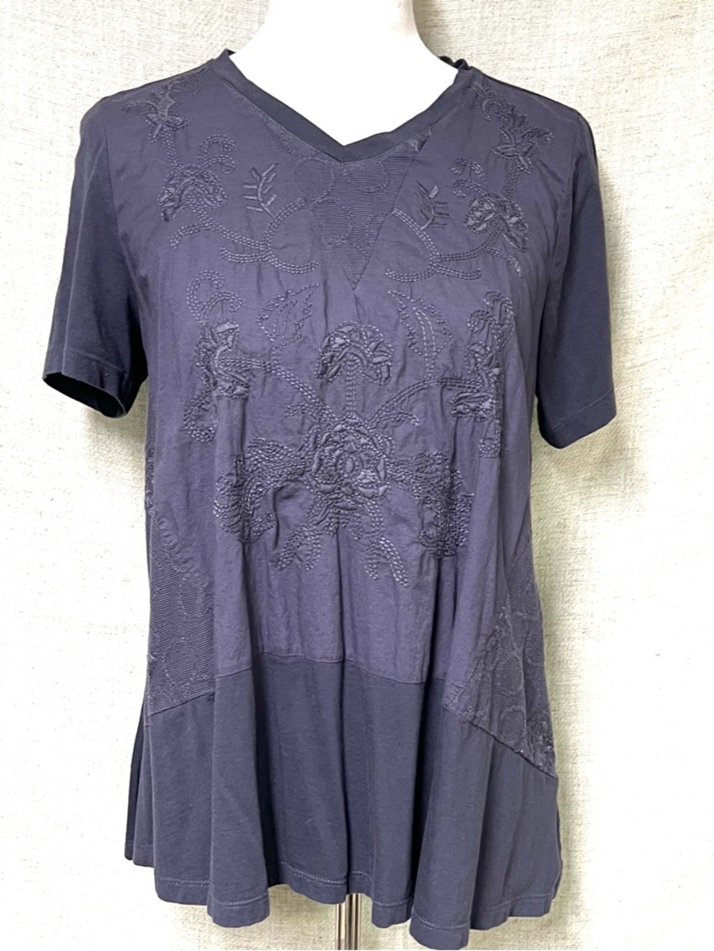 LOGO Navy Embroidered V-Neck Short Sleeve Top